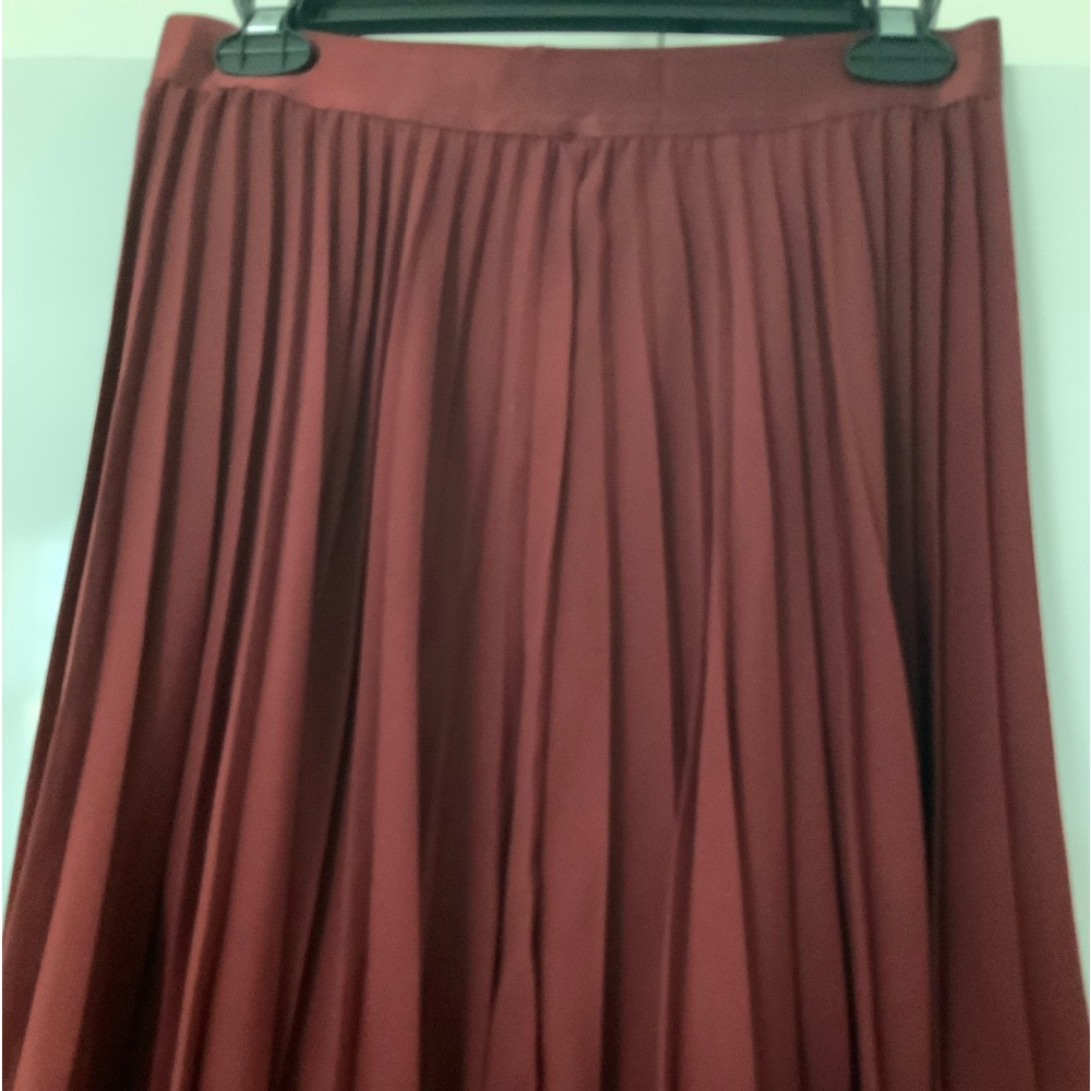 Express Pleated, Lined Skirt, Small, Burgundy, Wine
